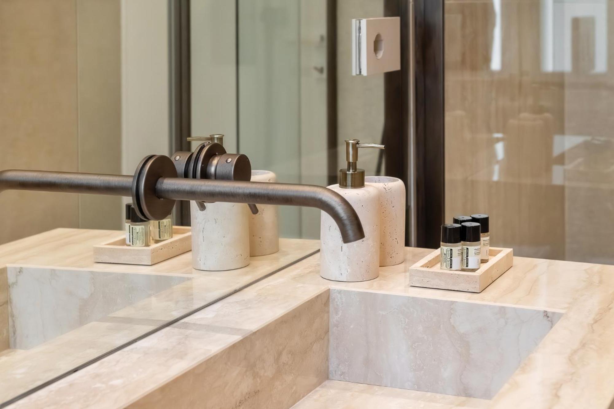 Skylife Minimalist Boutique Apartment Rom