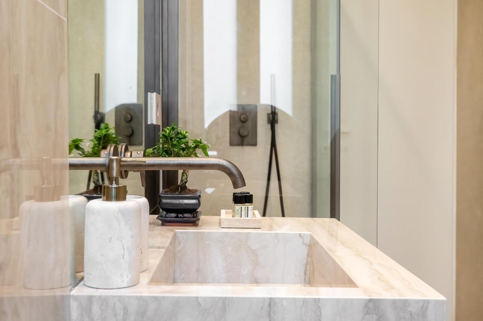 Skylife Minimalist Boutique Apartment Rom