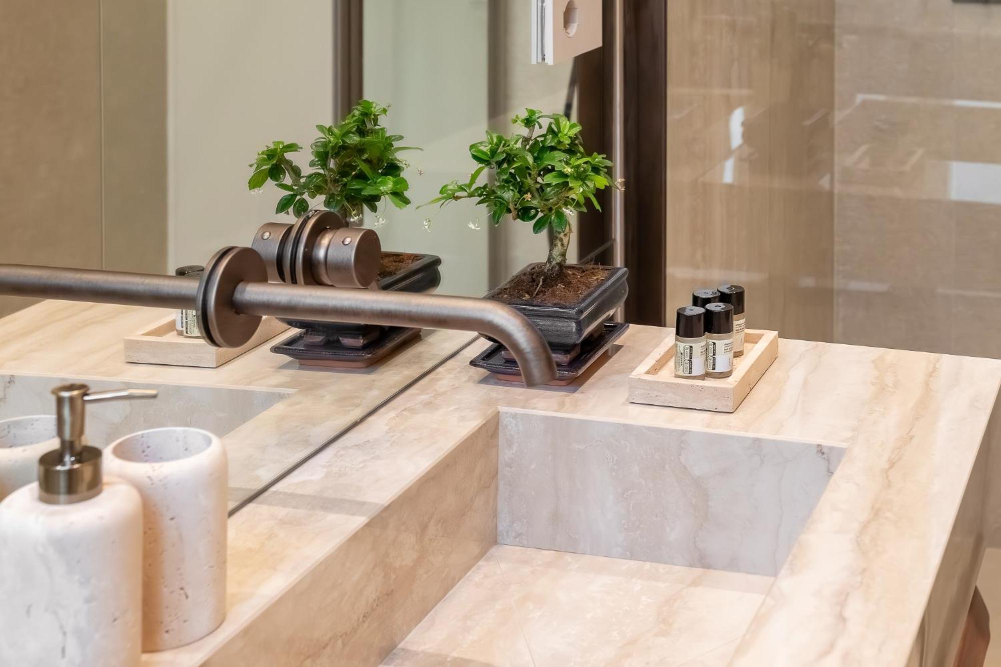 Skylife Minimalist Boutique Rom
